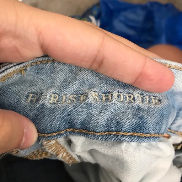 American Eagle Hi-Rise Shortie Shorts Light Wash - Picture 4 of 7